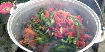 лагман в казане на костре