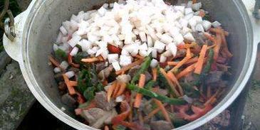 лагман в казане на костре