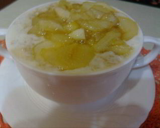 Молочный овсяный суп с грушей