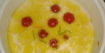 молочный суп по-тайски с курочкой, креветками и помидорчиками черри