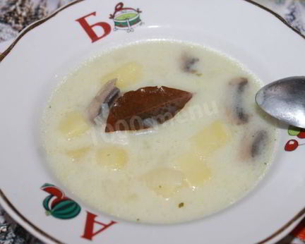 Молочный суп с картофелем и грибами