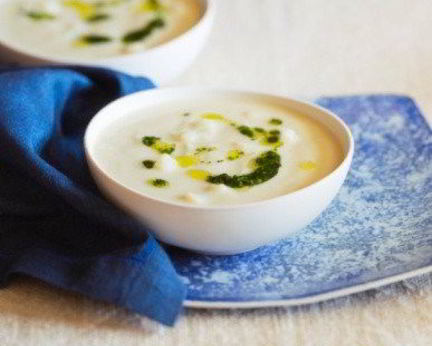 Молочный суп с клецками и цветной капустой