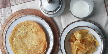 молочный суп с лапшой из крахмальных блинов