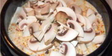 молочный суп с пастой и морскими гребешками