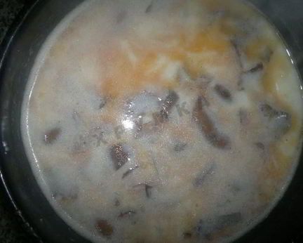 Молочный суп с рыжиками