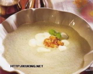 Огуречный суп с грецкими орехами