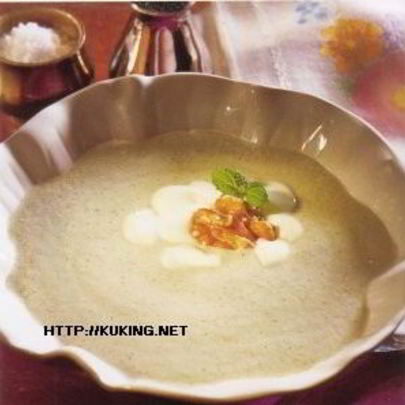 Огуречный суп с грецкими орехами