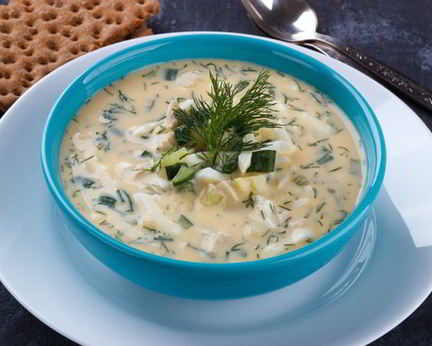 Диетическая окрошка на йогурте с куриной грудкой