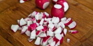 окрошка классическая с колбасой на воде