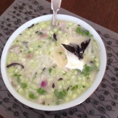 Окрошка на белом квасе с редькой и горчицей