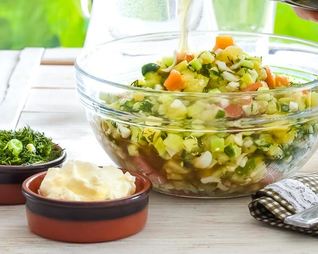 Окрошка на квасе с малосольной семгой