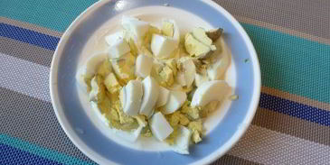 окрошка по-болгарски с яйцами