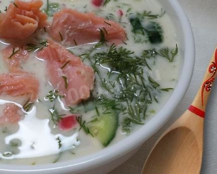 Окрошка с красной рыбой на квасе