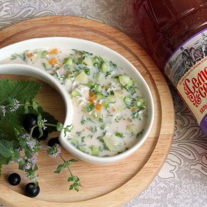 Окрошка с морковной ботвой и белым квасом