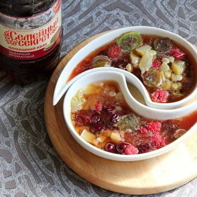 Окрошка с ревенем и сибирскими ягодами