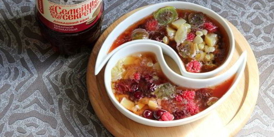 Рецепт окрошки с ревенем и сибирскими ягодами