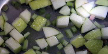 окрошка с ревенем и сибирскими ягодами