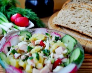 Окрошка сборная мясная в ледяной чаше