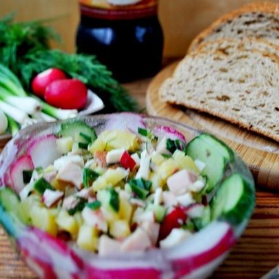 Окрошка сборная мясная в ледяной чаше