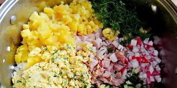 окрошка сборная мясная в ледяной чаше