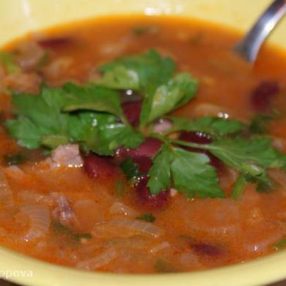 Острый томатный суп с фасолью