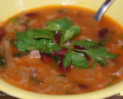 Острый томатный суп с фасолью