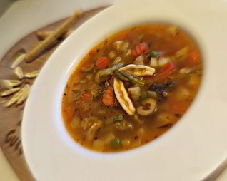 Минестроне со спаржей и артишоками