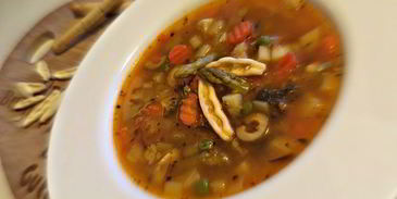 минестроне со спаржей и артишоками