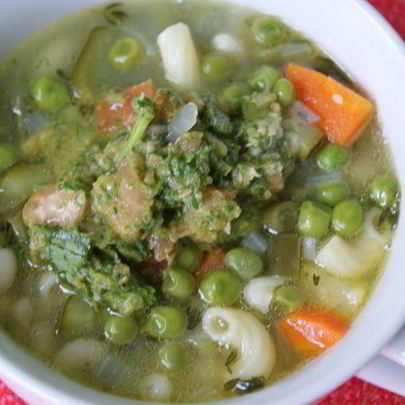 Овощной суп с фасолью и песто