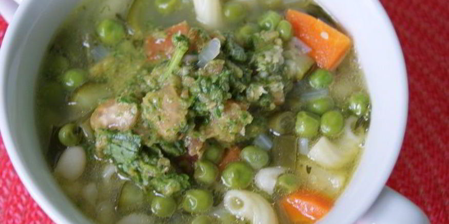 Рецепт овощного супа с фасолью и песто