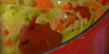 овощной суп с курицей и яичной лапшой