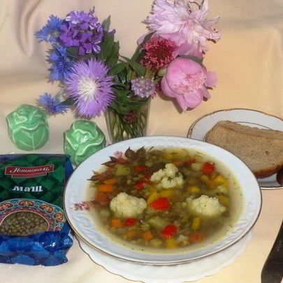 Овощной суп с машем и цветной капустой
