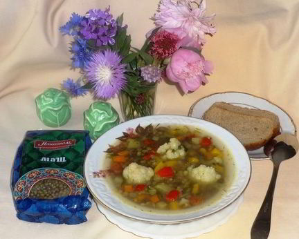 Овощной суп с машем и цветной капустой