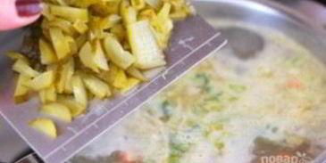 перловый суп с солеными огурцами