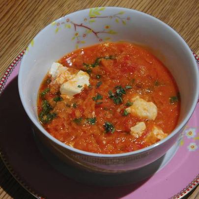 Чечевичная похлебка с капустой кале, свеклой и помидорами