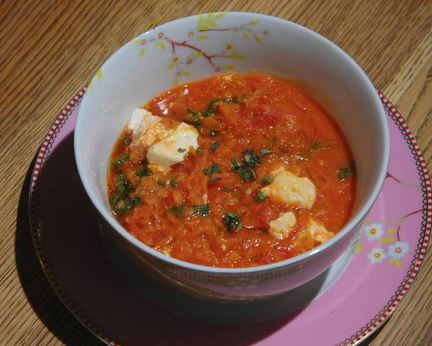 Чечевичная похлебка с капустой кале, свеклой и помидорами