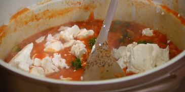 чечевичная похлебка с капустой кале, свеклой и помидорами