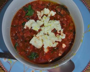 Чечевичная похлебка со свеклой и шпинатом