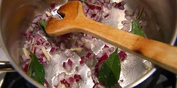 чечевичная похлебка со свеклой и шпинатом