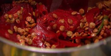 чечевичная похлебка со свеклой и шпинатом