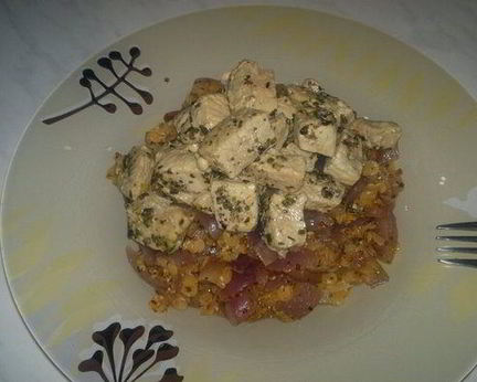 Густая чечевичная похлебка с луком и горчицей и тушеная свинина по-деревенски