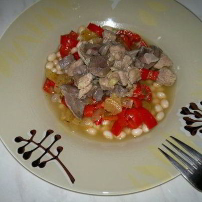 Имбирная фасолевая похлебка с мясом птицы и овощами