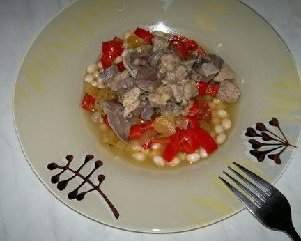 Имбирная фасолевая похлебка с мясом птицы и овощами