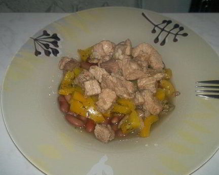 Похлебка из фасоли со свиным окороком, сладким перцем и лесными грибами