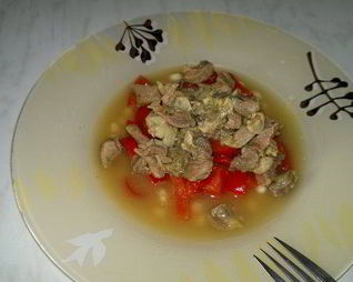 Похлебка с куриными желудками и бедром индейки со сладким перцем