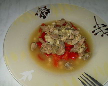 Похлебка с куриными желудками и бедром индейки со сладким перцем