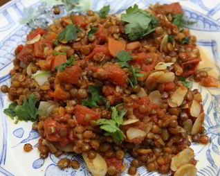 Пряная чечевичная похлебка с миндалем