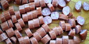 согревающая чечевичная похлебка с копчеными сосисками