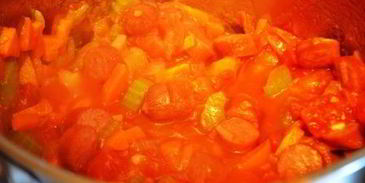 согревающая чечевичная похлебка с копчеными сосисками