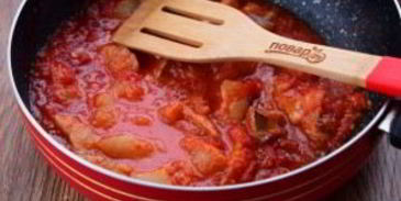 томатная похлебка с рыбой и картофелем